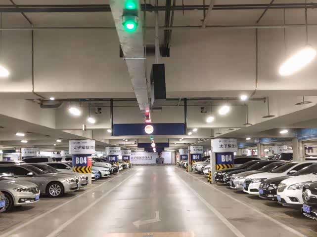 昆明长水机场停车场收费标准与保安服务指南